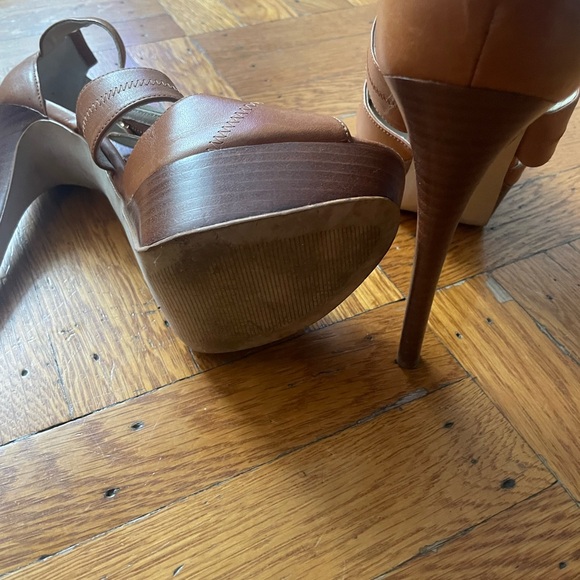 Michael kors shoes size 8 color tan - Picture 3 of 3